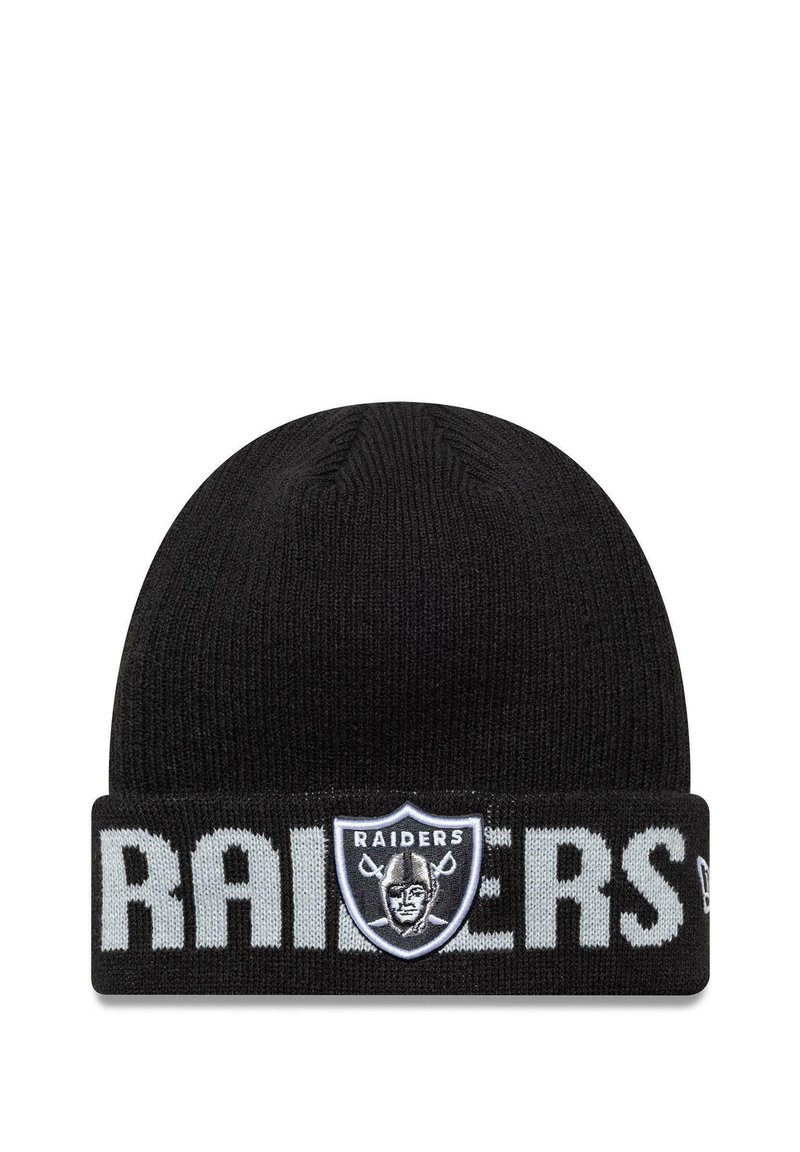 Mustat neulottu pipo, jossa on käännetty reunus, johon on kirjattu "RAIDERS" harmaalla. Edessä on joukkueen logo-patch. Sujuva pinta.