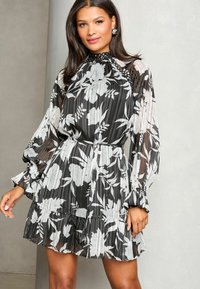 Lipsy Vapaa-ajan mekko - black white