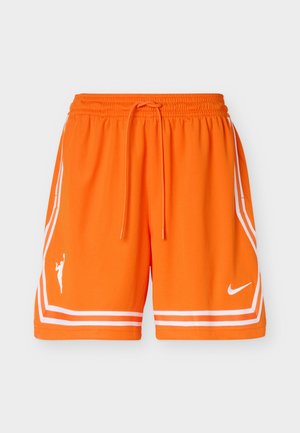 Jasno pomarańczowe spodenki sportowe z białym podwójnym paskiem, elastycznym pasem, sznurkiem, logo Nike oraz białą sylwetką koszykarza.