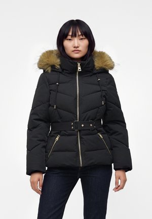 Guess, NEW FATEMA SHORT BELTED PUFFER - Пухено яке - jet black