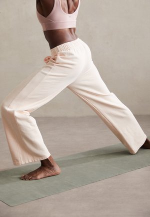 ADVENTURE TRACKPANT - Tepláky - washed blush