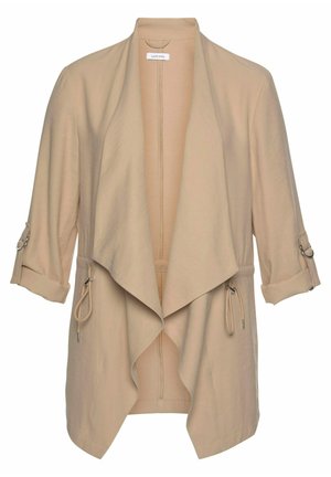 Beige open-front lang jack met lange mouwen, opgerolde mouwen, verstelbare trekkoorden in de taille en decoratieve metalen gespen op de manchetten.