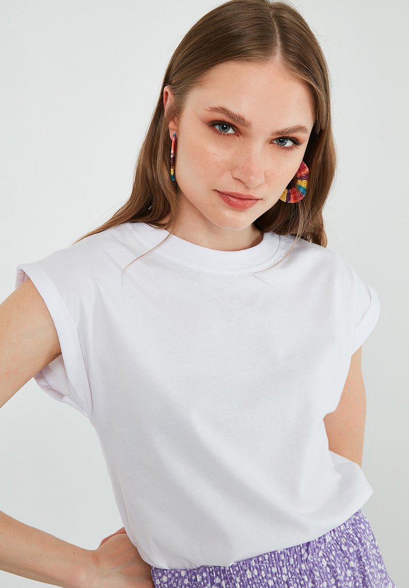 LELA Pamata T-krekls - white