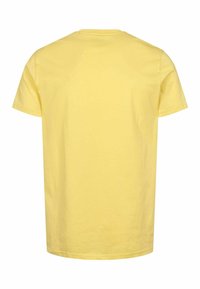 Kollane puuvillane t-särk lühikeste varrukatega, tavalise ümmarguse kaelusega ja lihtsa disainiga; nähtavad logod või mustrid puuduvad. Näidatud tagakülg.