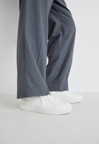 CLUB MEMBER PILLOW WALK - Tenisky - white