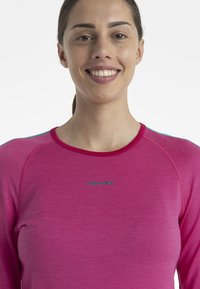 icebreaker MERINO 200 MID WEIGHT SONEBULA - Maglietta a manica lunga - DARK PINK