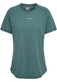 Zelené tričko s krátkým rukávem vyrobené z textura tkaniny. Má kulatý výstřih a zaoblený lem. Bílé logo Hummel na hrudi.