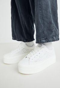 PAIRED BLOOM - Sportbačiai - white