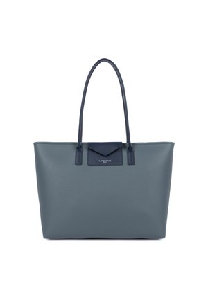 Grande borsa tote in pelle grigia scura texture, con dettagli in pelle liscia blu navy, dotata di doppi manici e chiusura a forma triangolare.