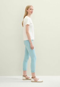 TOM TAILOR TAPERED RELAXED - Kelnės - dusty mint blue