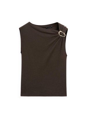 Top senza maniche marrone scuro con scollo drappeggiato raccolto su un lato con dettaglio fibbia ovale dorata.