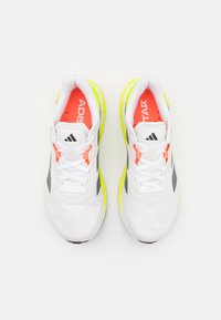 adidas Performance ADISTAR 3 - Hardloopschoenen voor op de weg - footwear white/night metallic/lucid lemon