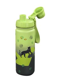 Grüne Kunststoff-Wasserflasche mit einem Design eines schwarzen Panthers, mit texturiertem Griff, Schraubdeckel und integriertem Tragegurt.