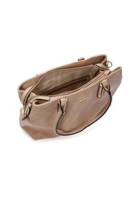 Borsa in pelle marrone con dettagli neri, interno spazioso e ferramenta in tono oro. Chiusura con zip e doppio manico per il trasporto.