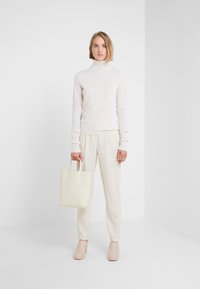 FTC Cashmere Pulover - pristine white