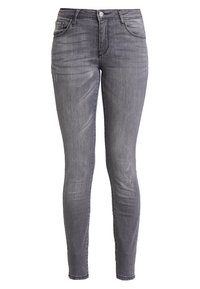 Jeans ajustados en denim de color gris oscuro con una textura suave. Cuentan con cinco bolsillos, lazos para cinturón y un cierre de botón con un leve desgaste.