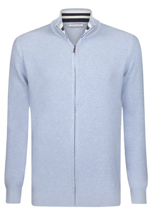 Cárdigan azul claro con cremallera y un patrón de tejido texturizado, con cuello y puños acanalados. Presenta un detalle de cuello interior a rayas.