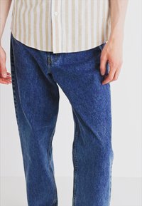 Only & Sons ONSFIVE BAGGY ONE BOX - Vaqueros baggy - medium blue denim