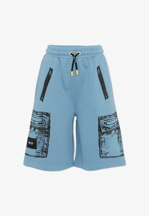 Shorts bleus mi-genoux avec une fermeture éclair noire et des imprimés de poches plaquées, taille élastique, et cordon noir avec des embouts jaunes.