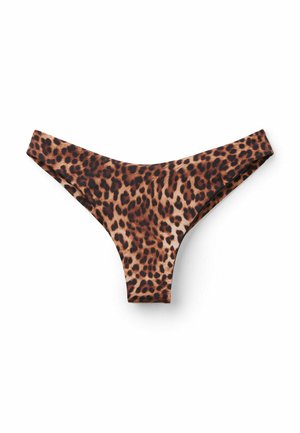 Leopardenmuster-Bikini-Hose mit niedrigem Bund und moderater Abdeckung, auf einem weißen Hintergrund präsentiert.