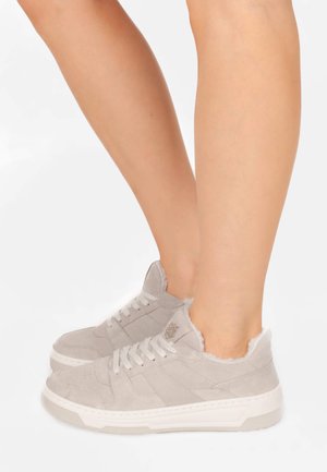 Trainers - ivory