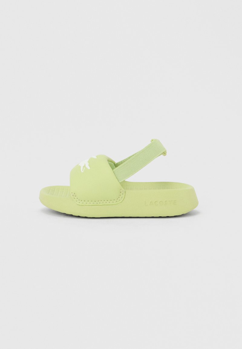 Πράσινο σαγιονάρι από καουτσούκ με παχύ λουράκι, ανάγλυφο λογότυπο και ρυθμιζόμενο λουράκι, με υφή στο πέλμα για καλύτερη πρόσφυση.