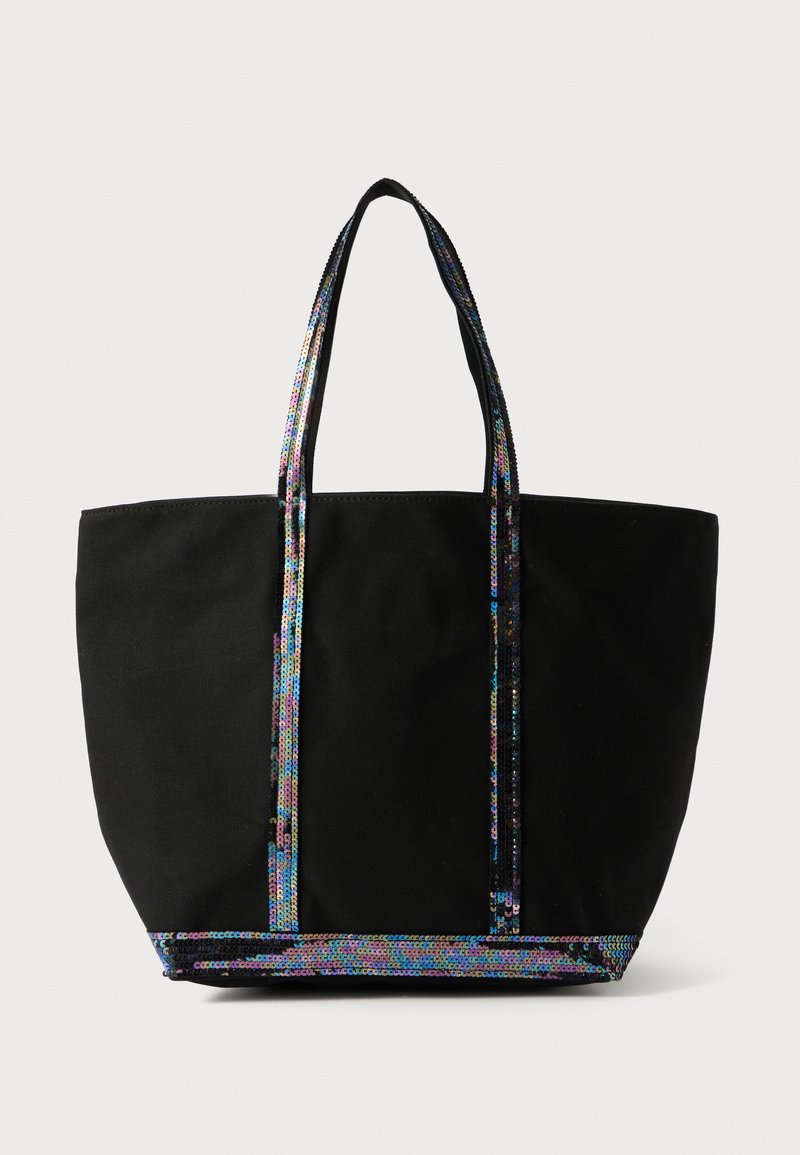 Borsa a tracolla nera in tela con bordo di paillettes multicolori luccicanti su manici e fondo. Design aperto e generoso per un facile accesso.