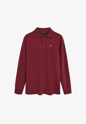 Bordeauxrode polo met lange mouwen, kraag, drie knopen en klein wit golferlogo op de linkerborst.