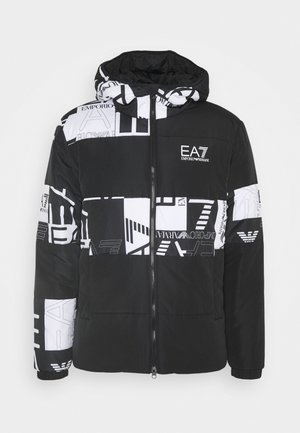 Czarna i biała pikowana kurtka EA7 Emporio Armani z kapturem, pełnym zamkiem z przodu oraz graficznymi naszywkami z logo na rękawach i klatce piersiowej.