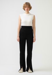 Touché Privé SLIT DETAILED - Hlače - black