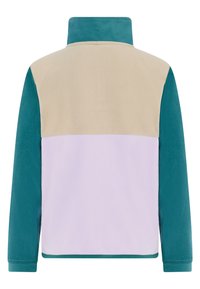 Fleece jack met hoge kraag, met een beige bovenkant, lavendel midden en teal mouwen. Zachte textuur en kleurblokkering ontwerp.