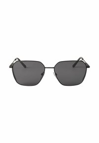 Zwarte zonnebril met een geometrisch frame. De lenzen zijn donkergrijs en de monturen hebben dunne metalen details en transparante accenten bij de slapen.