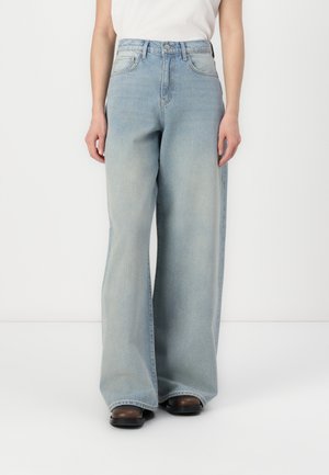 ELINA WIDE - Mom Jeans - light blue denim