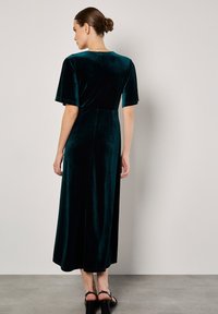 Apricot WRAP - Robe de soirée - green