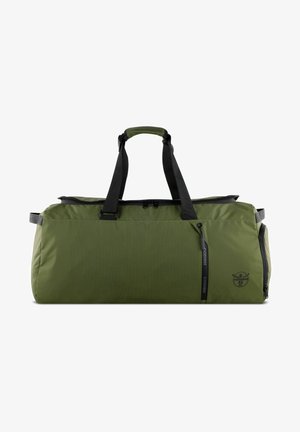 Olivenfarbene Duffle-Bag mit einem Karomuster, schwarzen Trägern und einer seitlichen Reißverschlusstasche. Mit einem Logo auf einer Seite und stabilen Griffen.