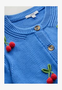 Unselected, blue cherry