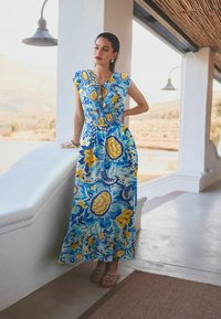 Next FRONT SHORT SLEEVE - Maksikleit - blue yellow leaf print