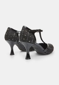 Bata Klasične pete - nero