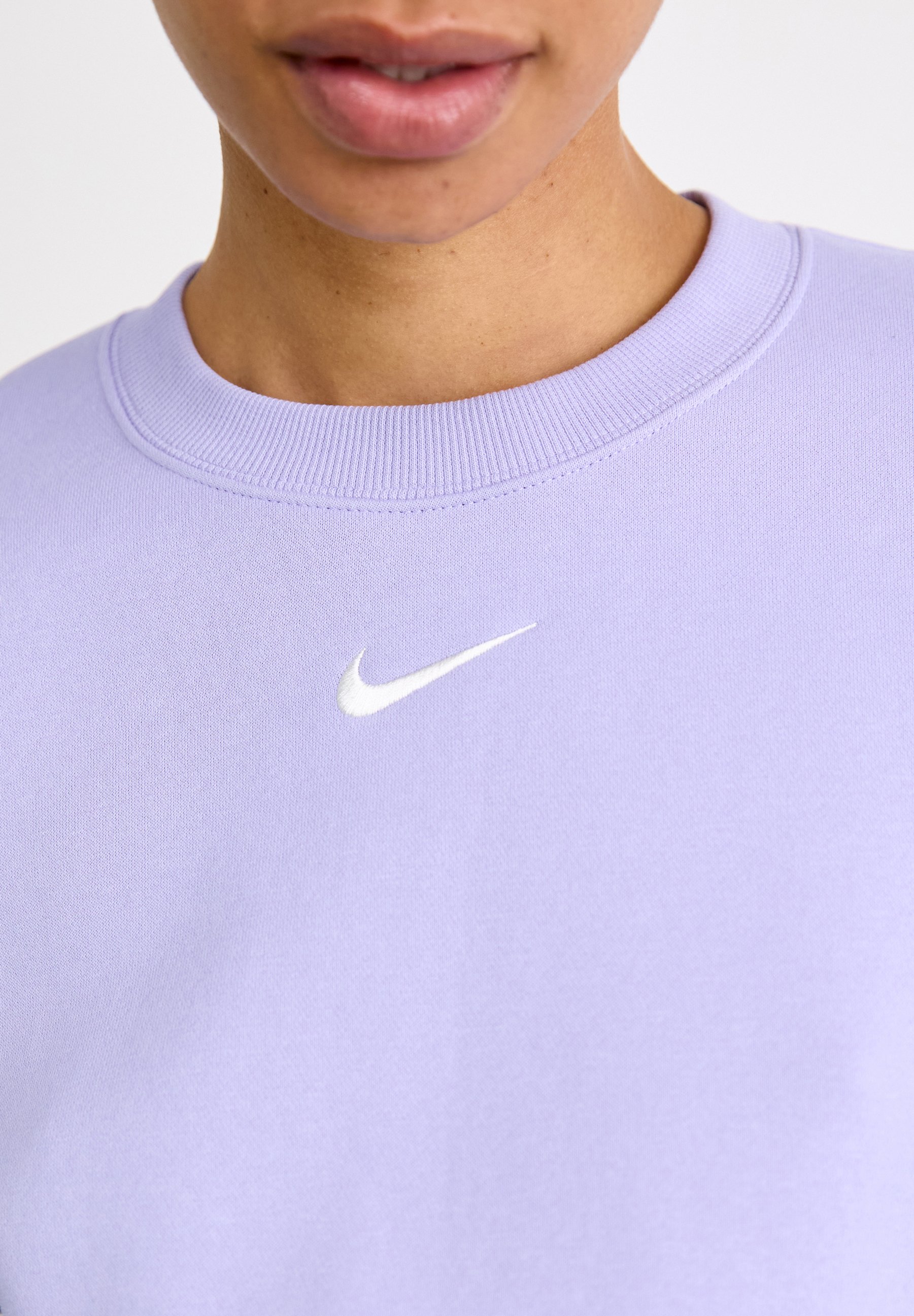 nike lip sweatshirt
