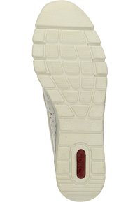 Witte sneakerzool met een textuurrubber voor grip, met een rood logo en maatmarkering. Contouren en ribbels ontworpen voor tractie.