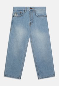 Hellblaue Jeans aus Denim mit geradem Bein, fünf Taschen, Kontrastnähten und einem Knopfverschluss an der Taille.