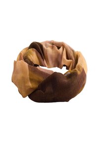 Okrągły szalik wykonany z lekkiej tkaniny, z gradientem ciepłych kolorów: brązowego, pomarańczowego i żółtego, o miękkiej teksturze i swobodnym układzie.