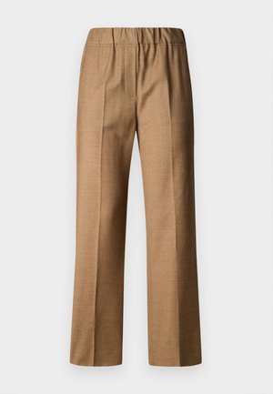 Pantaloni marroni, texturizzati, con una vestibilità rilassata, caratterizzati da una gamba ampia e una cintura elastica. Design su misura con pieghe frontali.