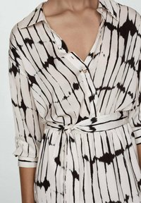 Mango Srajčna obleka - off-white