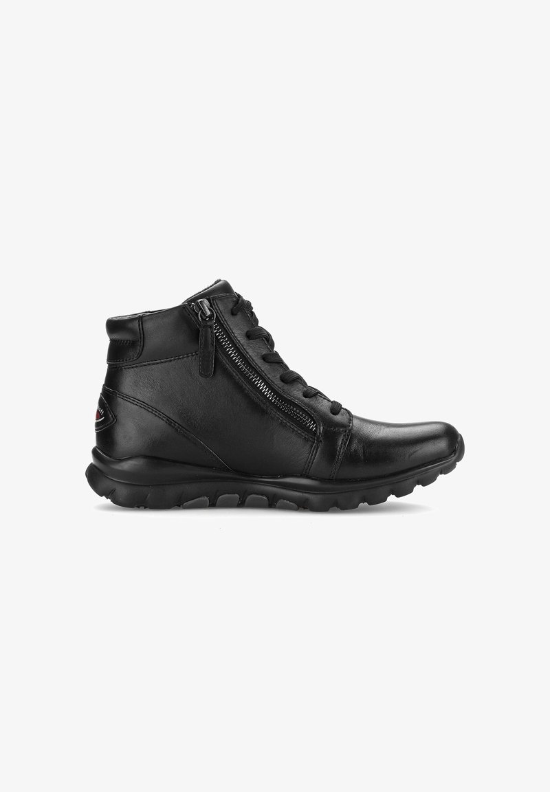 Zwarte leren enkelboots met een ronde neus, zijrits en veters. Gecreeërd bovenwerk met een gevoerde rubberen zool voor comfort.