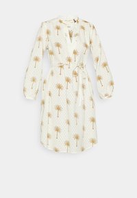 Vestido blanco con mangas largas abullonadas, patrón de palmeras en dorado, escote en forma de V, cintura ceñida con cinturón y tejido texturizado con un patrón de diamantes.