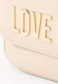 Love Moschino BOLD LOVE - Borsa a tracolla - avorio