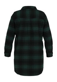 Zielono-czarna flanelowa koszula w kratę, długie rękawy, mankiety na guziki, kołnierz oraz detal na karczku z tyłu. Miękka faktura, luźny krój.