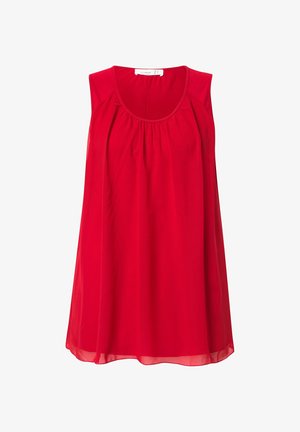 Rode mouwloze top van lichtgewicht stof, met een ronde halslijn en geplooide details rond de buste voor extra textuur.