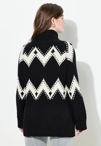 Ulla Popken FAIR ISLE TURTLENECK - Strickpullover - black